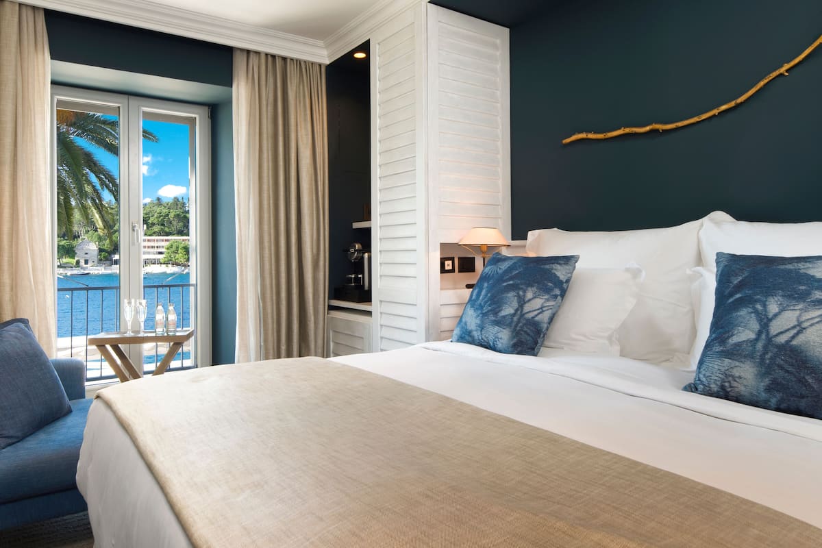 Corner Suite Balcony Sea View | 高級寢具、迷你吧、房內夾萬、免費 Wi-Fi