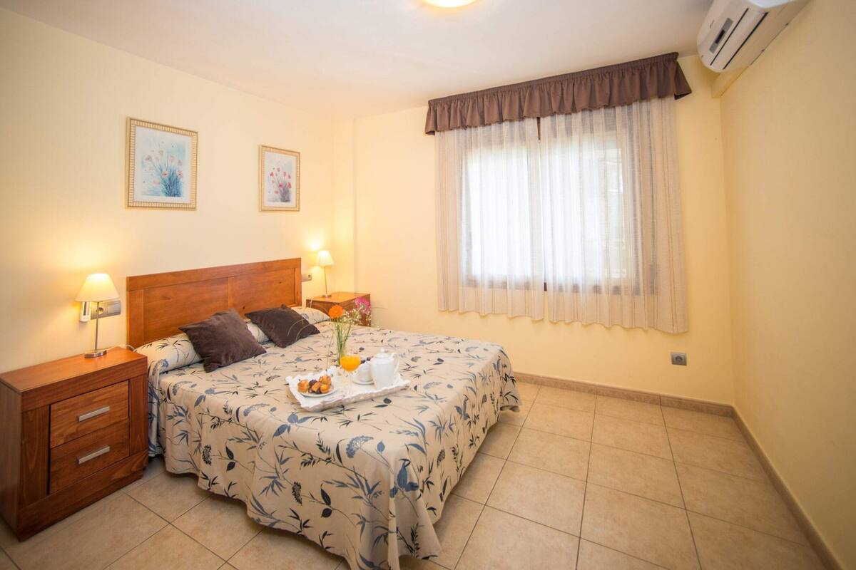 Iron/ironing board, cribs (surcharge), bed sheets