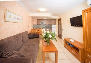 30-inch flat-screen TV with satellite channels, TV - Ona Jardines Paraisol (Salou)