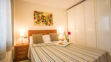 Iron/ironing board, cots/infant beds, bed sheets