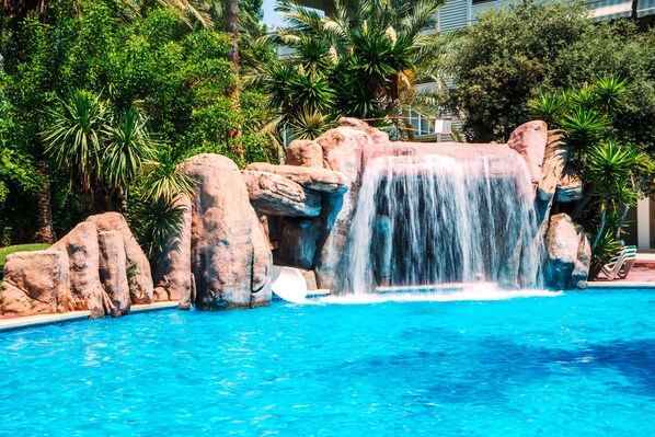 Seasonal outdoor pool - Ona Jardines Paraisol (Salou)