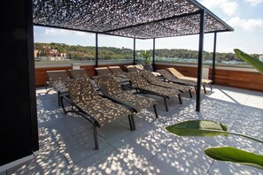 Privilege Rooftop Pool | Terrace/patio - Golden Port Salou & Spa (Salou)