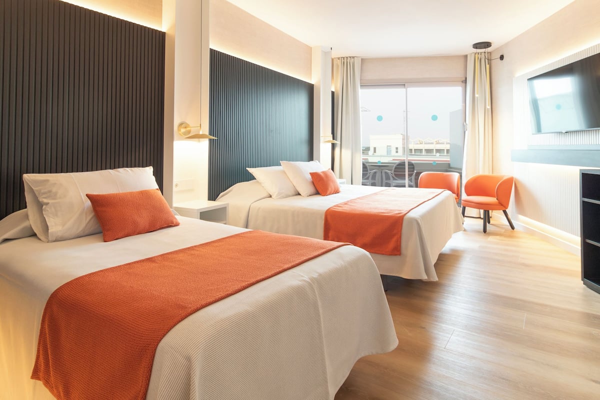 1 bedroom, in-room safe, desk, soundproofing