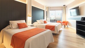 In-room safe, desk, soundproofing, free cots/infant beds - Golden Port Salou & Spa (Salou)