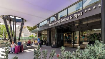 Vista frontal de la propiedad