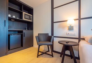 In-room safe, desk, soundproofing, free cribs/infant beds - Golden Port Salou & Spa (Salou)