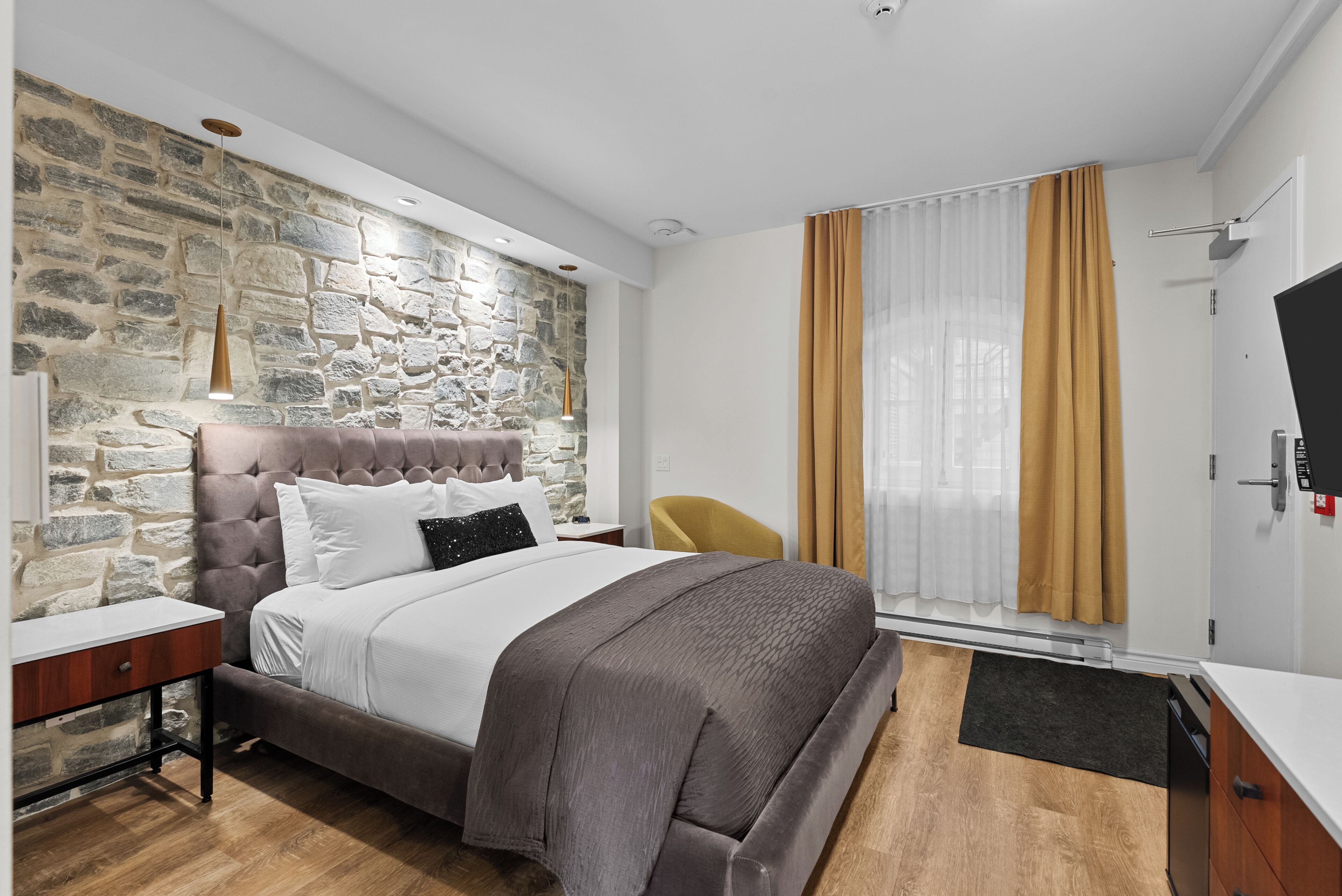 Classic Room  | Hypo-allergenic bedding, down comforters, pillowtop beds, in-room safe