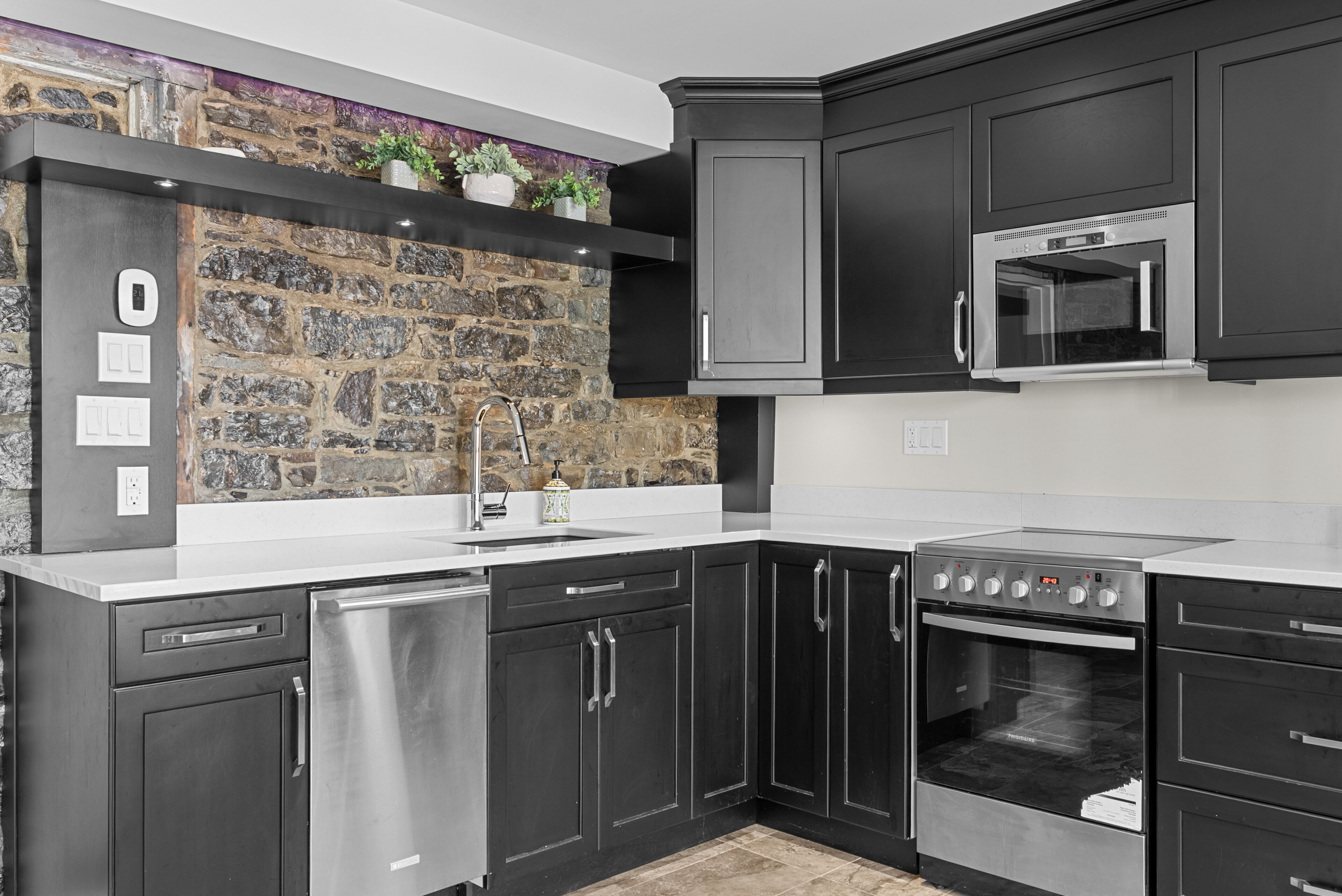 deluxe studio | private kitchen