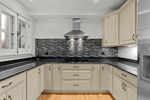 Deluxe Studio | Private kitchen