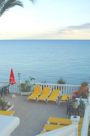 Außenpool, Liegestühle