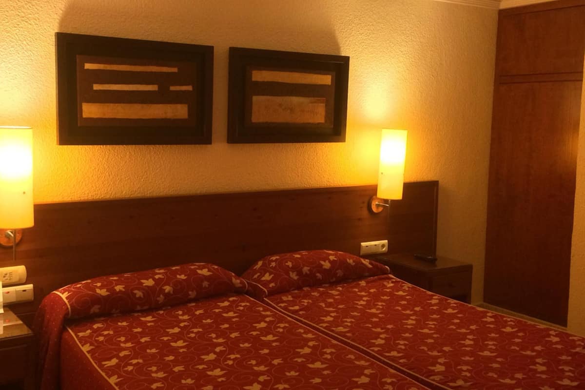 Minibar, desk, free WiFi, bed sheets
