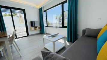 Smart TV de 43 pulgadas con canales por satélite, libros