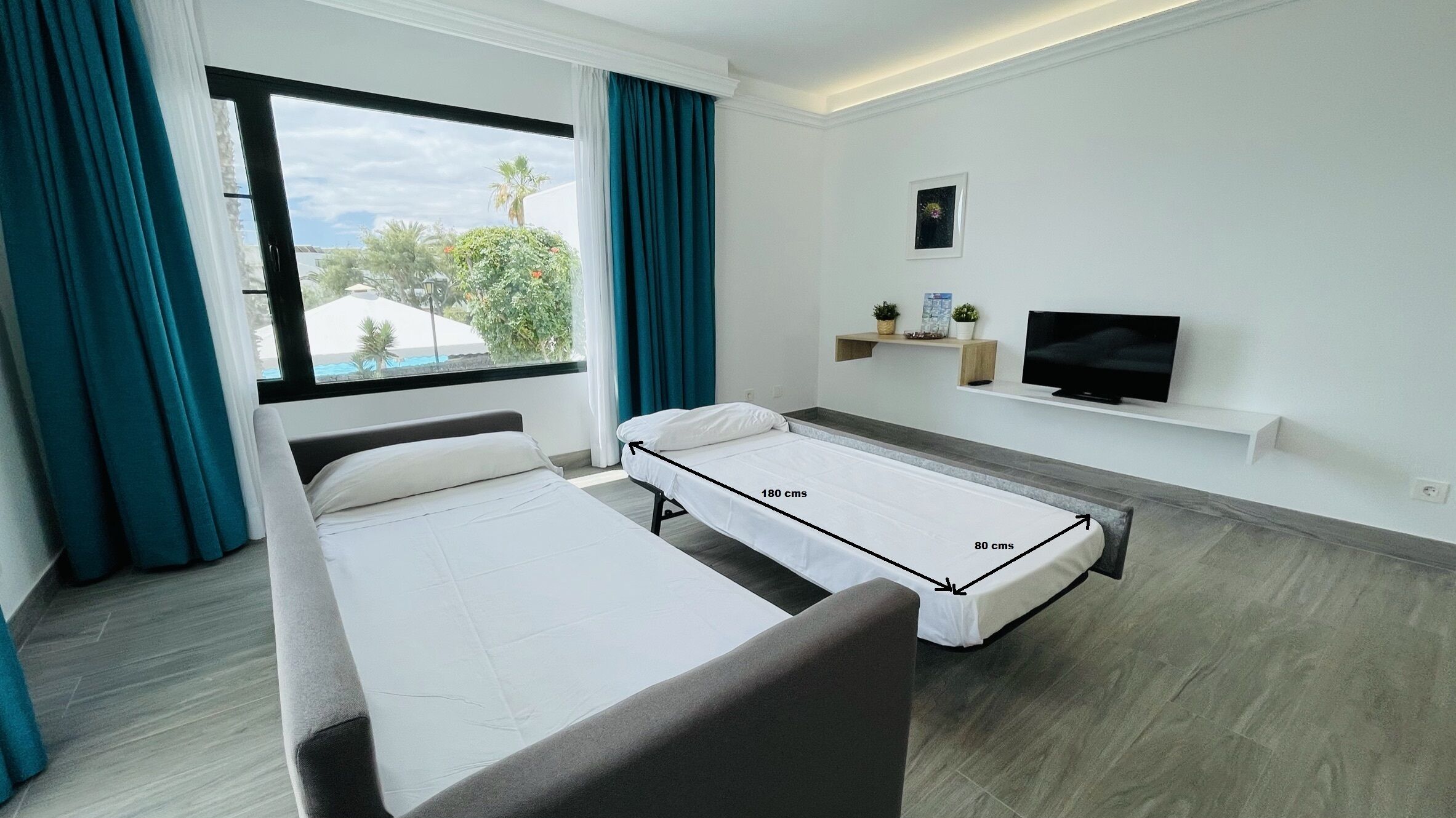 Superior bungalow | Een kluis op de kamer, een bureau, een laptopwerkplek