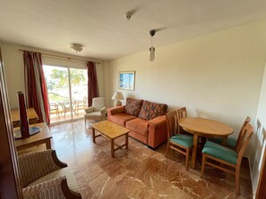 Memory-foam beds, in-room safe, free cots/infant beds, rollaway beds