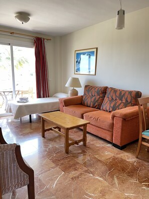 Memory-foam beds, in-room safe, free cots/infant beds, rollaway beds