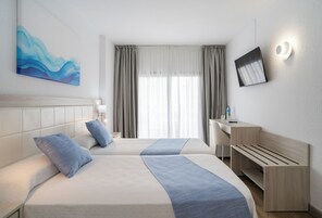 办公桌、笔记本电脑工作区、遮光窗帘、免费 WiFi