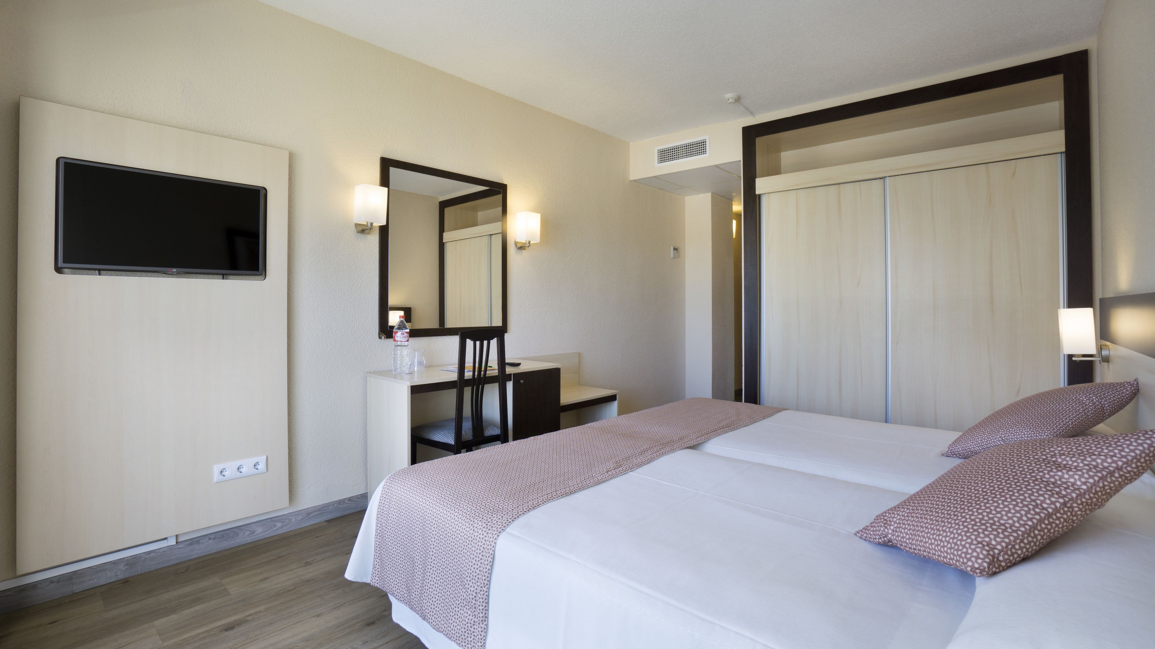 Photo - Sandos Griego