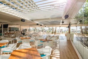 Poolbar