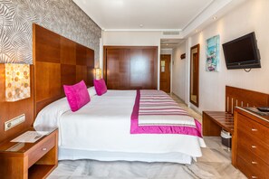 Habitación doble, balcón, vista al océano | Minibar, caja de seguridad en la habitación, escritorio y wifi gratis 
