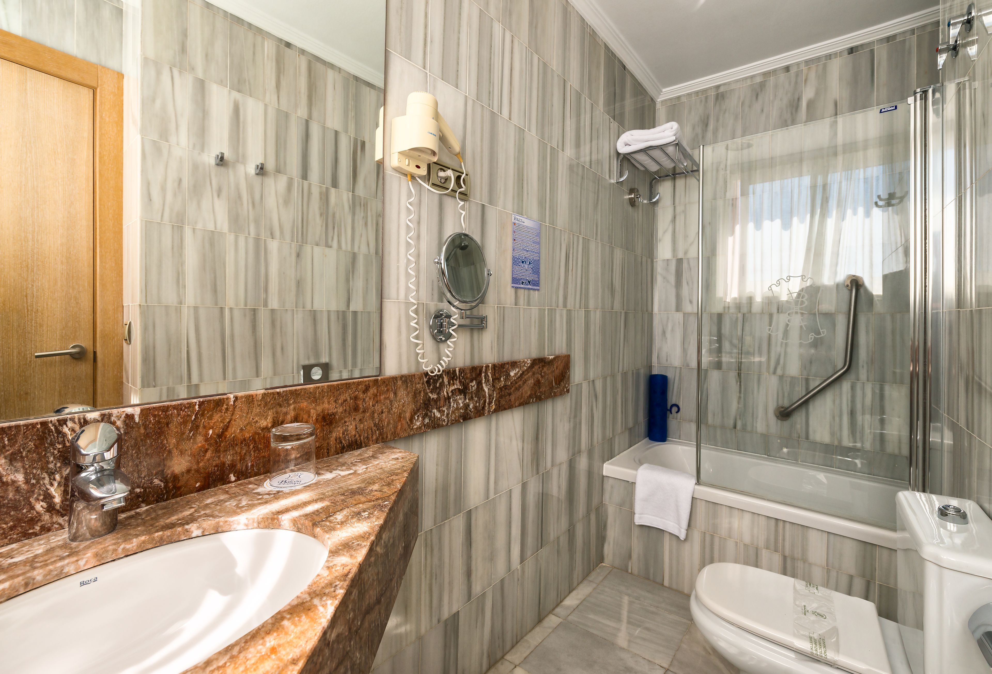 standard double room (interior courtyard view) | bathroom | hair dryer, towels, soap, shampoo