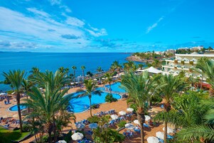 2 piscinas al aire libre, sillones reclinables de piscina