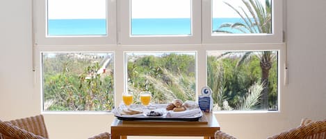 Espace de travail pour ordinateur portable, Wi-Fi gratuit, draps fournis