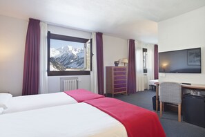 In-room safe, desk, laptop workspace, blackout curtains