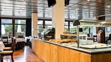 Desayuno de autoservicio incluido todos los días