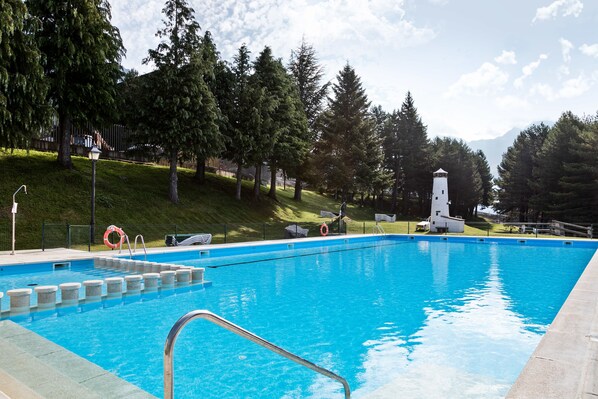Indoor pool, outdoor pool