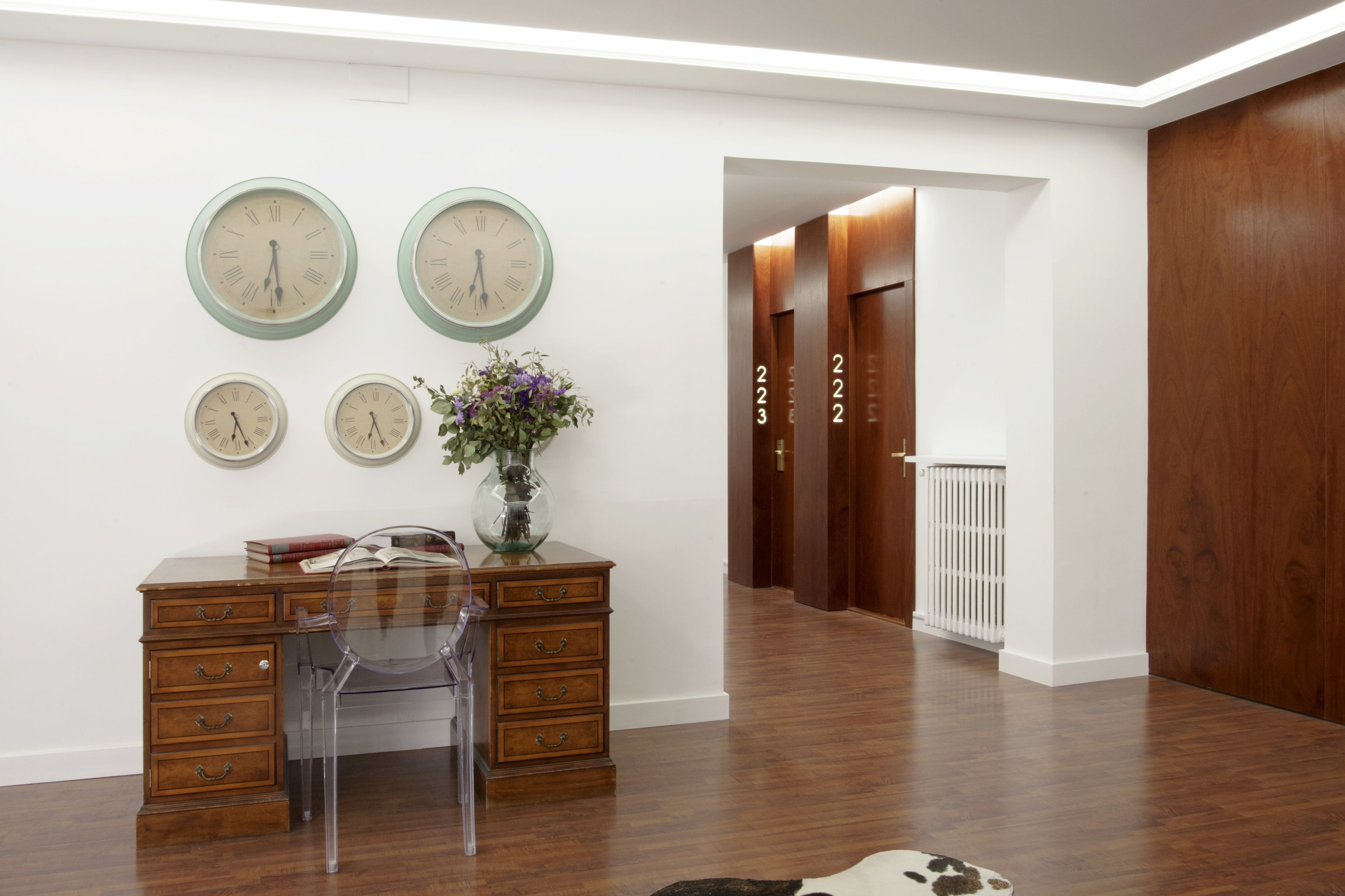 single room | down duvets, in-room safe, desk, laptop workspace