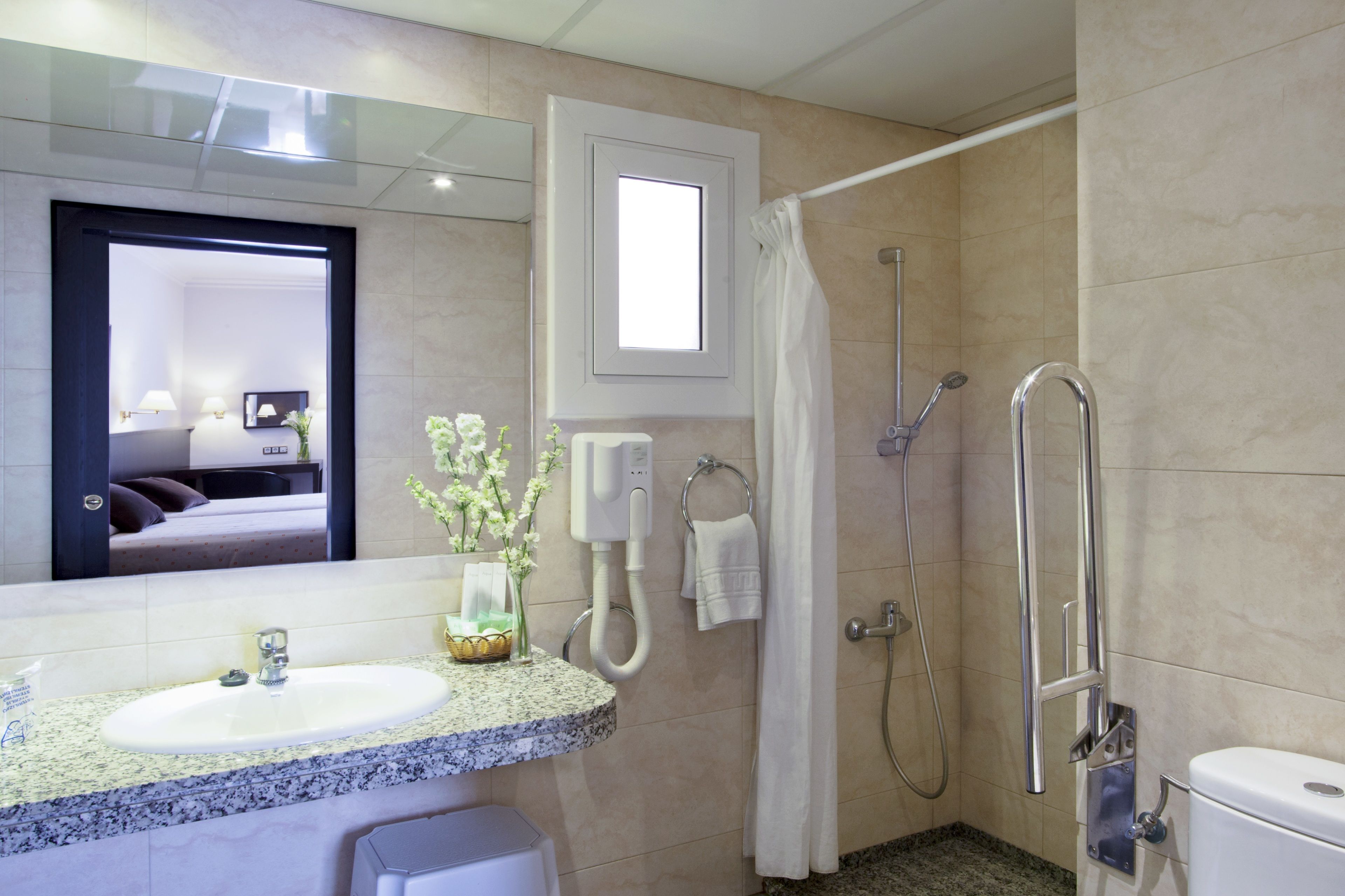 classic quadruple room | bathroom | eco-friendly toiletries, hair dryer, towels, shampoo