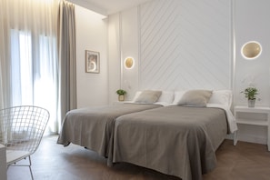 Down duvets, in-room safe, desk, laptop workspace - Hotel Gaudí (Barcelona)