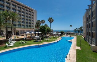Outdoor pool, pool umbrellas, sun loungers