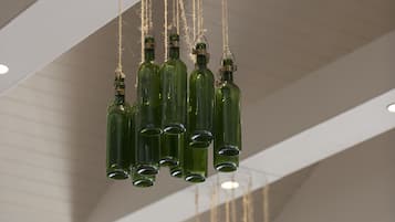 Bar (trong khuôn viên)