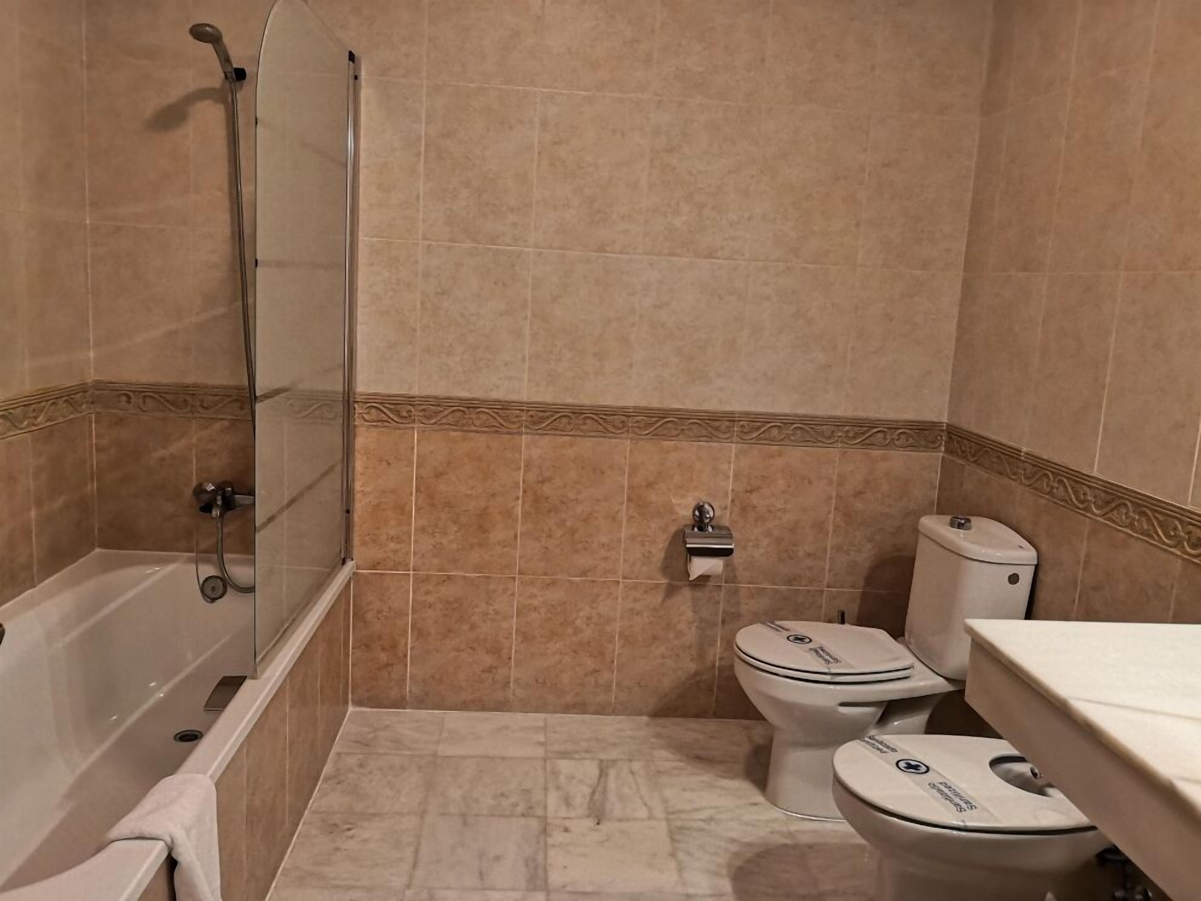 superior double or twin room | in-room safe, free wifi, bed sheets