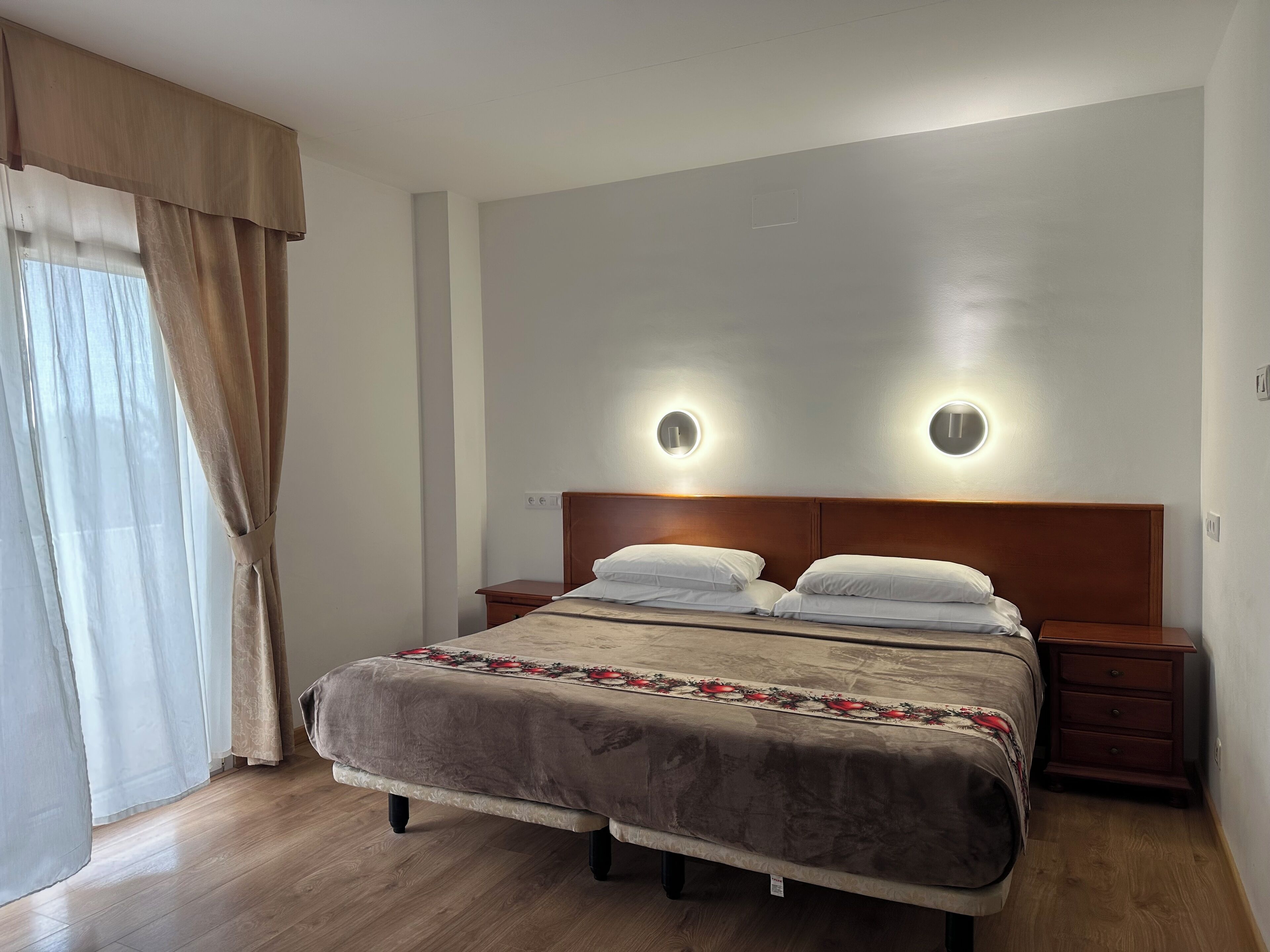 In-room safe, free WiFi, bed sheets