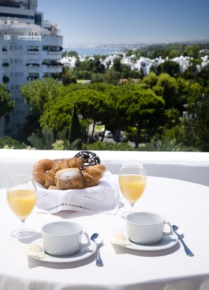 1 bedroom, in-room safe, individually decorated, iron/ironing board - Aparthotel Monarque Sultán (Marbella)