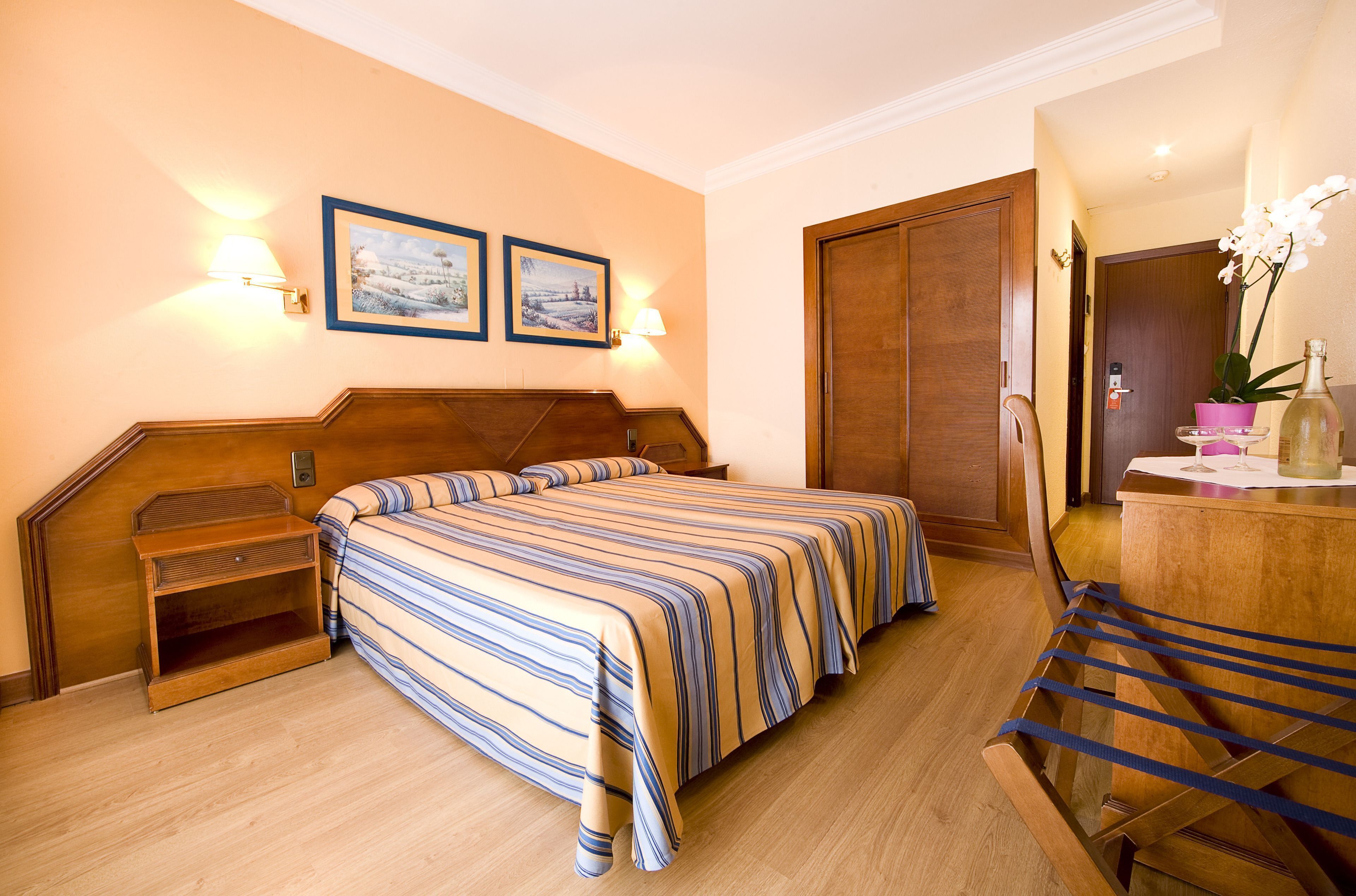 Minibar, in-room safe, desk, free WiFi