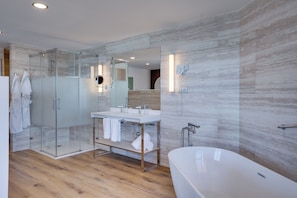 Junior Suite, Terrace, Sea View | Bathroom | Free toiletries, hair dryer, towels, soap - Hotel Angela - Adults Recommended (Fuengirola)