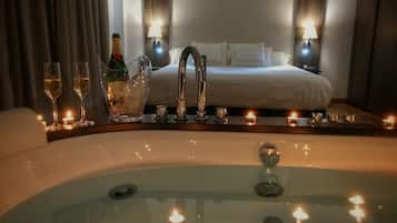 Chambre Double Supérieure, 1 trÚs grand lit, non-fumeurs, terrasse | Baignoire à jets
