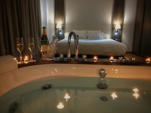 Superior Double Room, 1 King Bed, Non Smoking, Terrace | Jetted bathtub