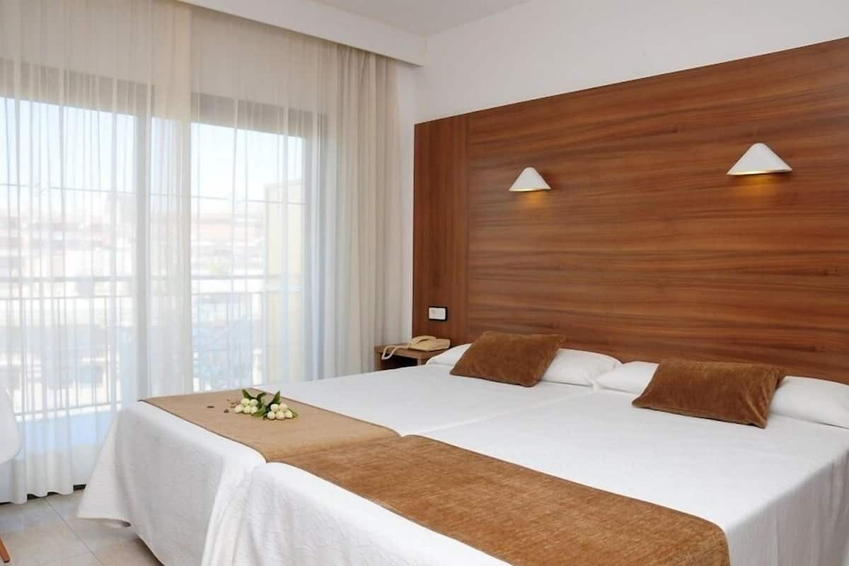 Zimmersafe, Schreibtisch, Verdunkelungsvorhänge, Bügeleisen/Bügelbrett