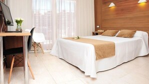 In-room safe, desk, blackout drapes, iron/ironing board (on request) - Prince Park Hotel (Benidorm)