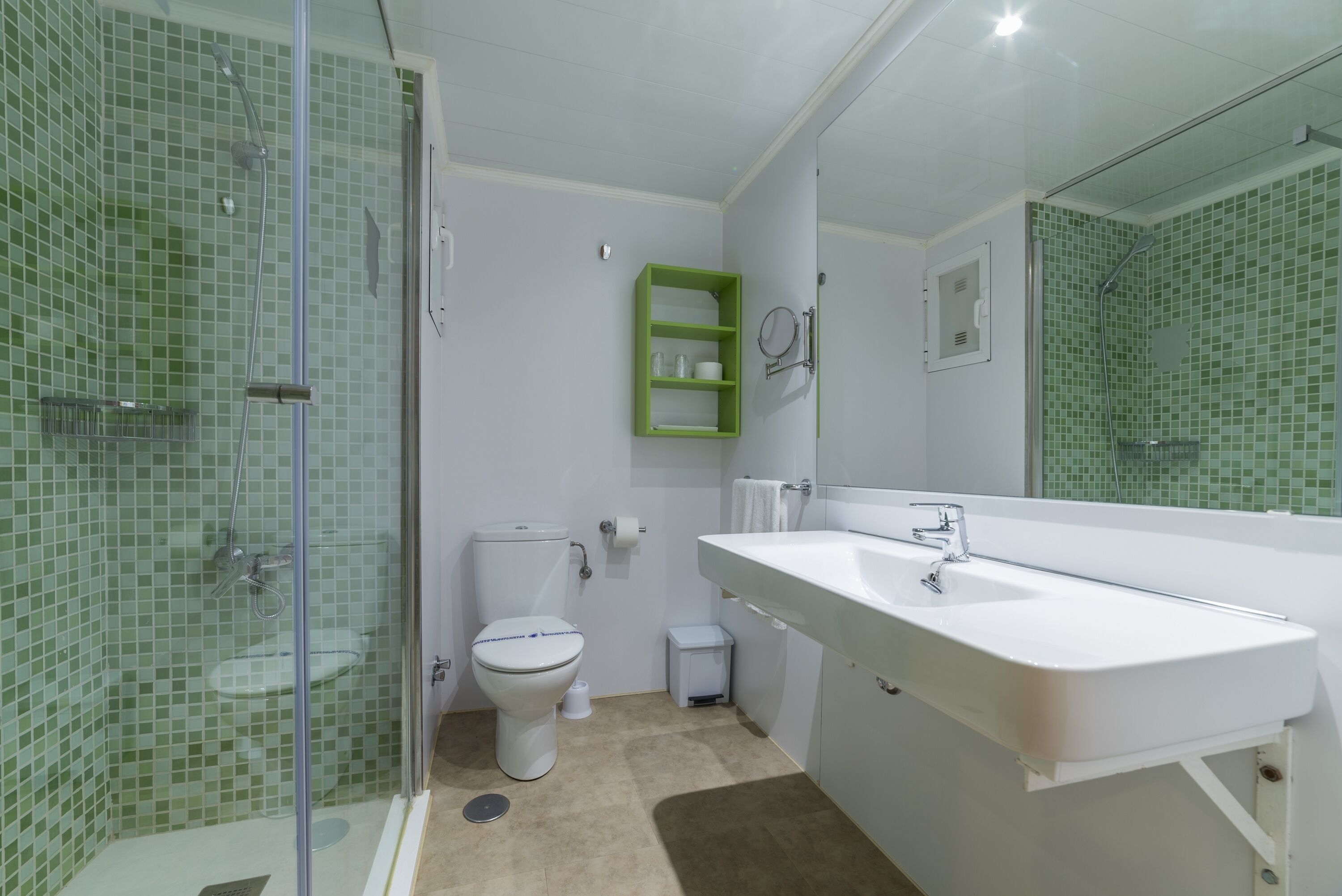 Single Room | Bathroom | Free toiletries, hair dryer, towels