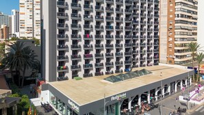 A hotel with a modern design, featuring a large number of balconies and a rooftop area. - Flash Hotel – Adults recommended (Benidorm)