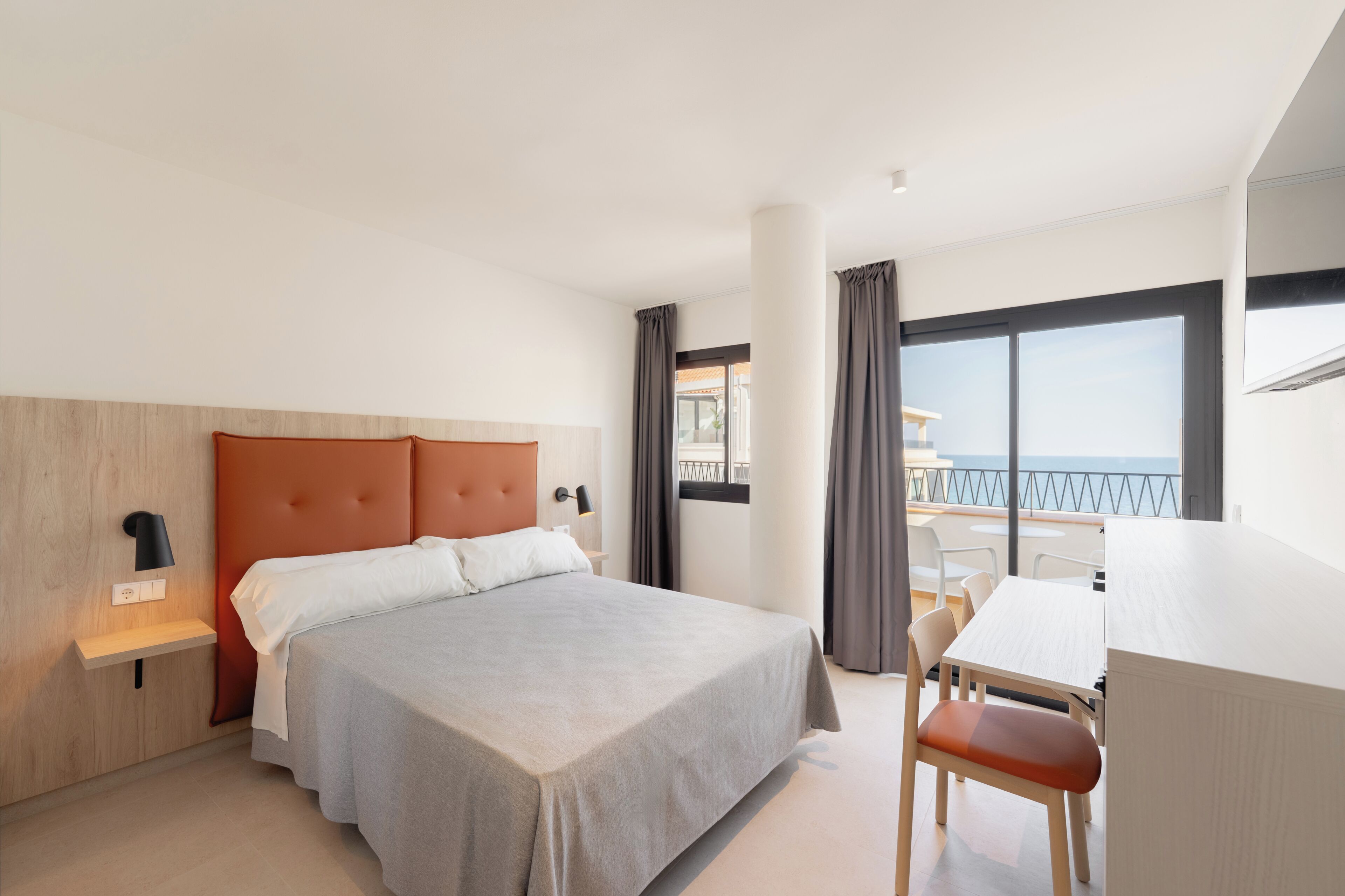 Minibar, in-room safe, desk, iron/ironing board