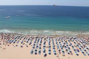 On the beach - Les Dunes Comodoro (Benidorm)