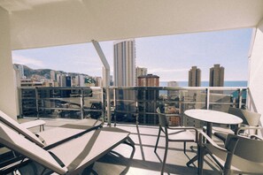 Escritorio, cortinas blackout, wifi gratis y ropa de cama 