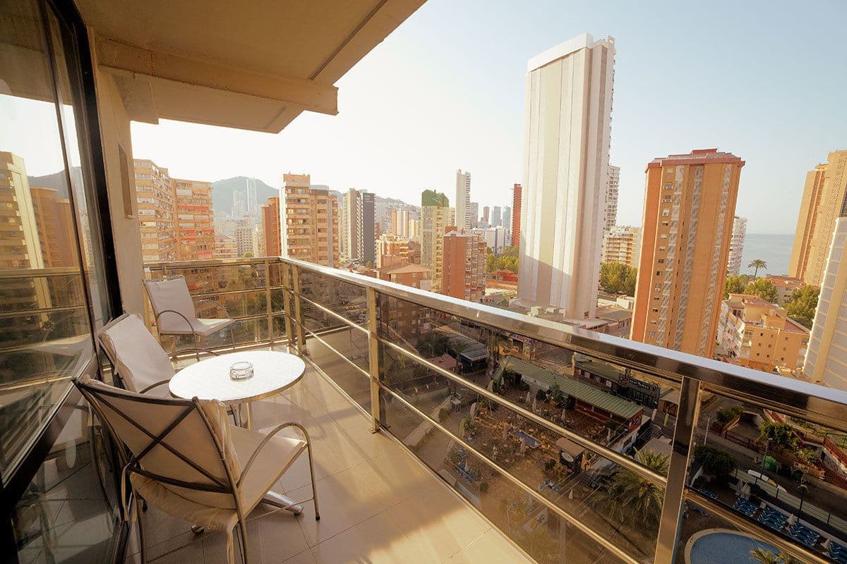 Habitación doble (2+2) | Escritorio, cortinas blackout, wifi gratis y ropa de cama