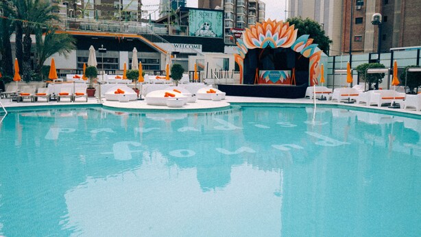 Seasonal outdoor pool, pool umbrellas, sun loungers